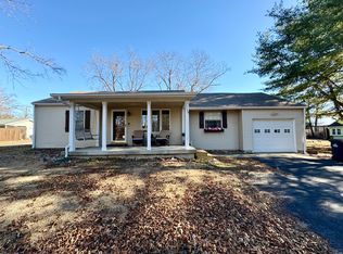 1154 N Franklin St #1, Salem, IL 62881