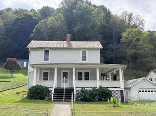 869 Coopers St, Bramwell, WV 24715