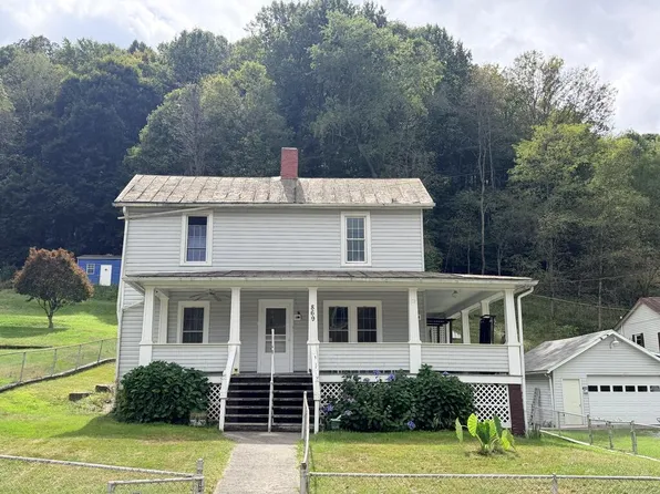 869 Coopers St, Bramwell, WV 24715