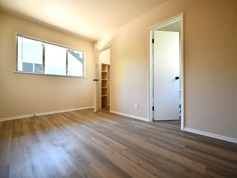 1225 Ashby Ave — Photo 8