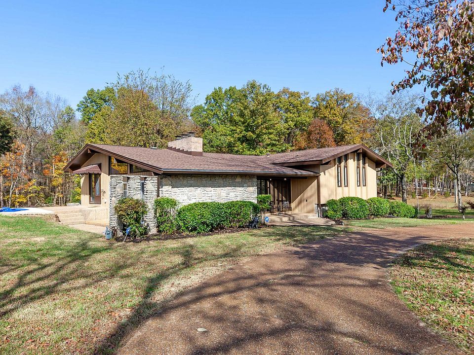 1st image of 520A Crowell Ln