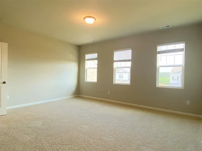 205 Stornoway Ln — Photo 3
