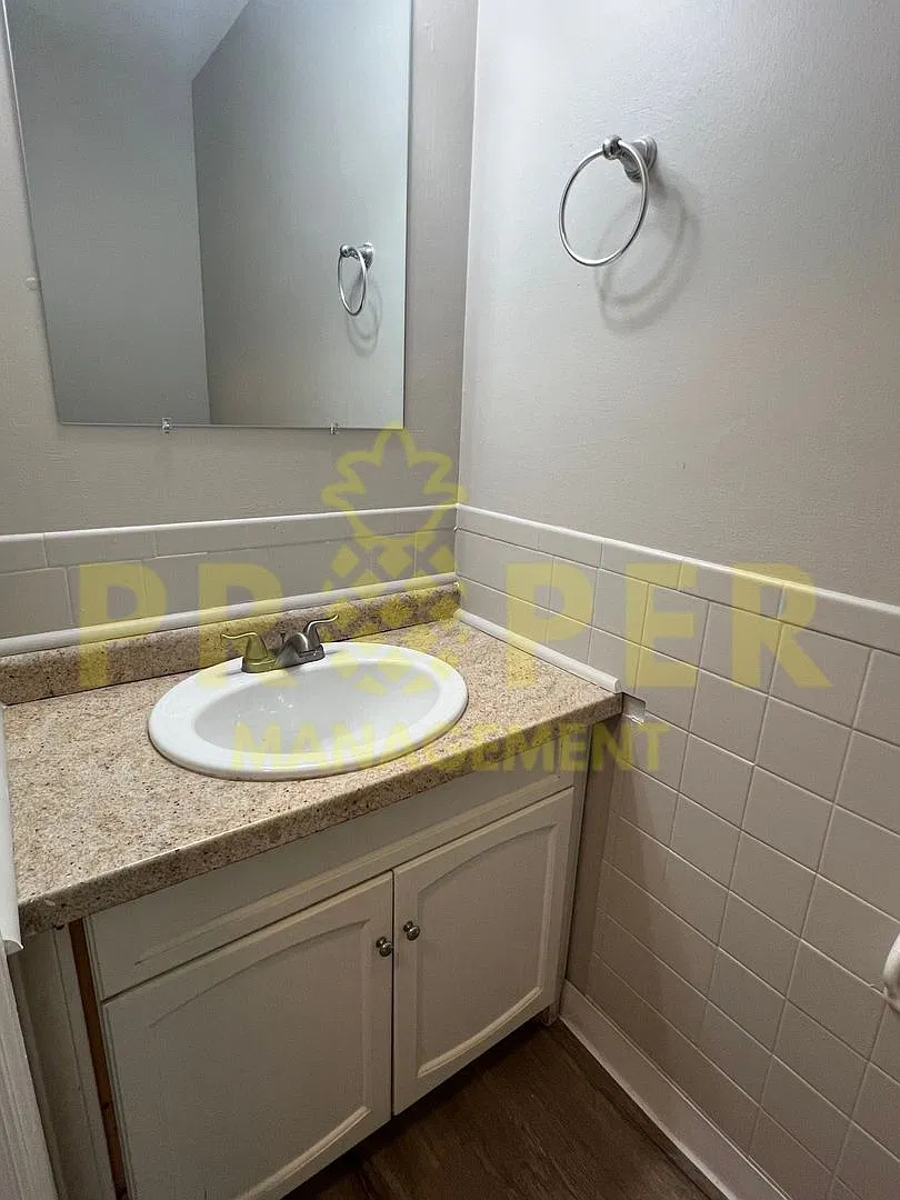 2 bedrooms 1.5 bathroom condominium for rent in Dayton — Photo 4