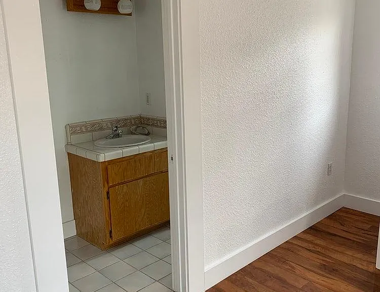 3146 2nd Ave #UPSTAIRS — Photo 13