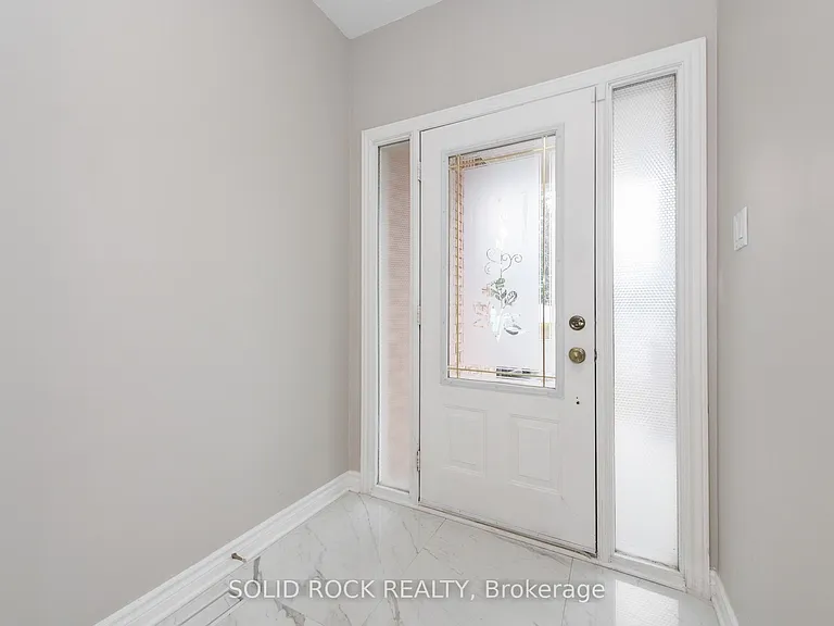 55 Gleeson Way W — Photo 3