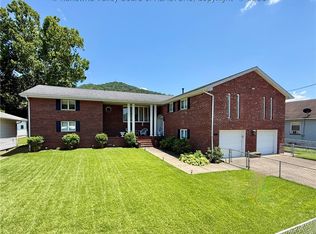 206 2nd Ave, Glasgow, WV 25086