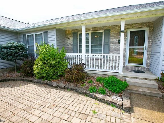 4th image of 1075 Dover Dr