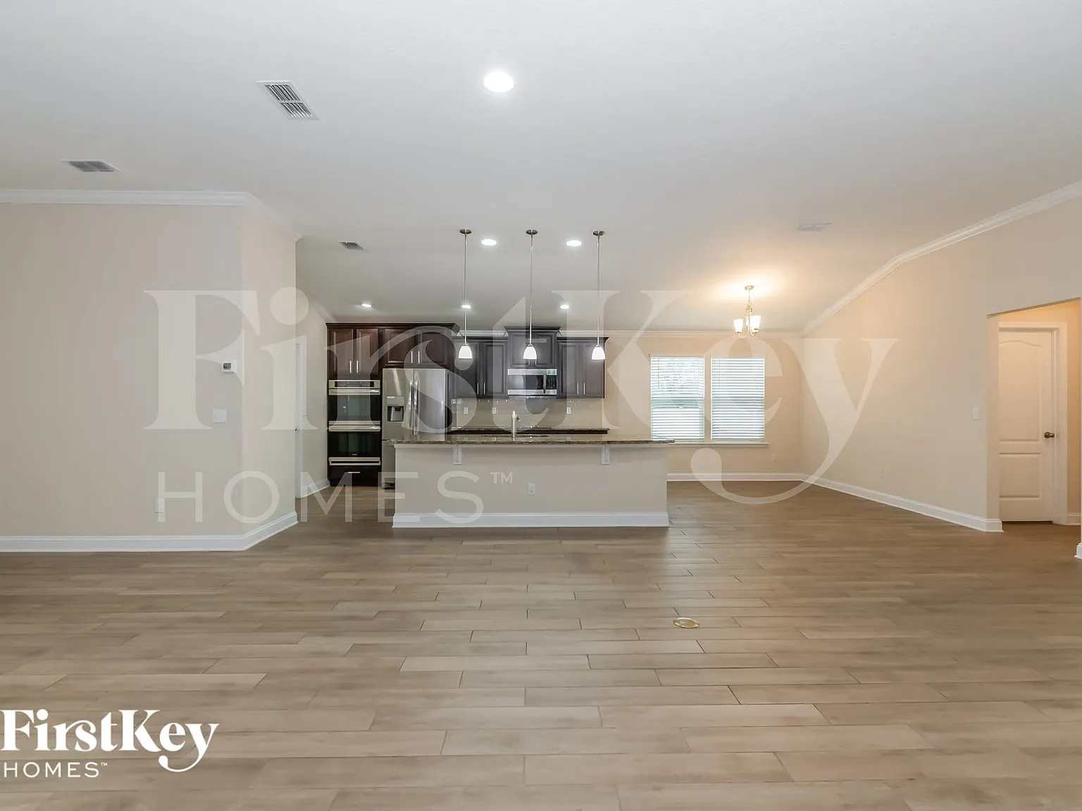 5 bed, 4.0 bath, 2921 sqft, $2,905 — Photo 2