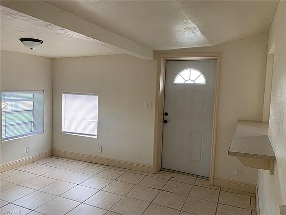 4th image of 23061 Avenue D