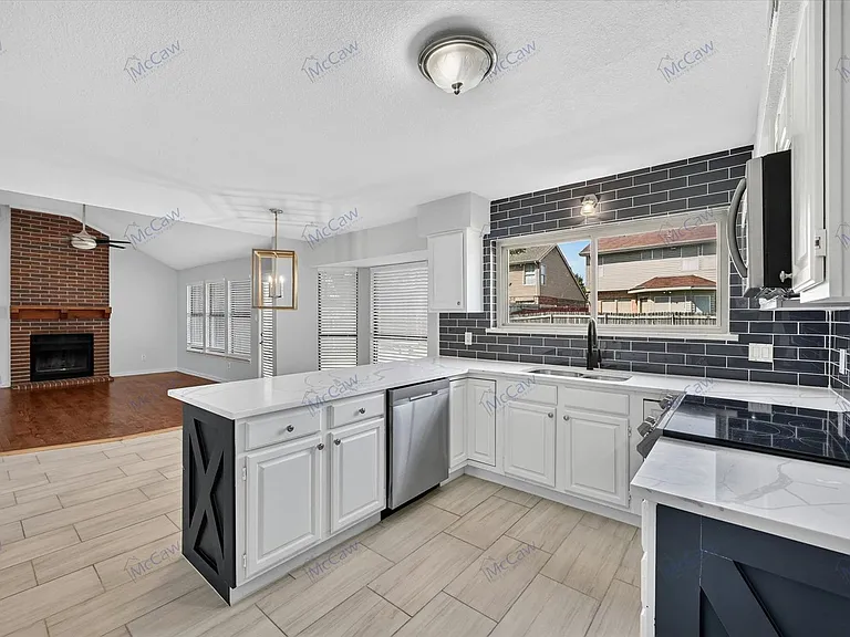 4301 Hudson Ave — Photo 7