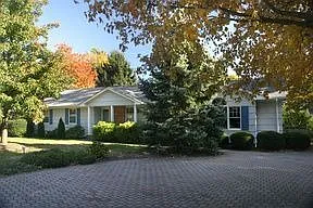 610 Valley Rd photo 1