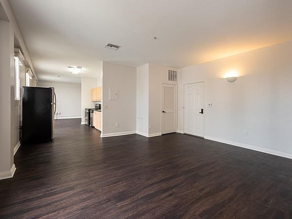 5th image of 1041 6th Ave APT 204