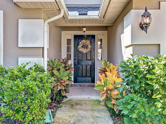 5th image of 1143 Hyacinth St