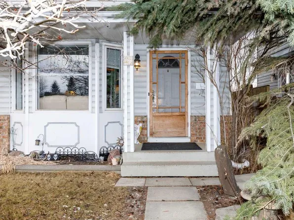 27 Kovac St, Red Deer, AB T4P 3M6