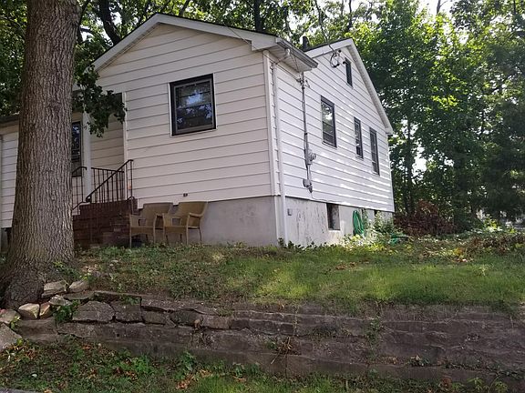 3rd image of 19 Hastings St
