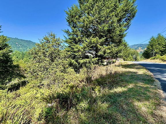 4th image of 427 Humboldt Loop Rd