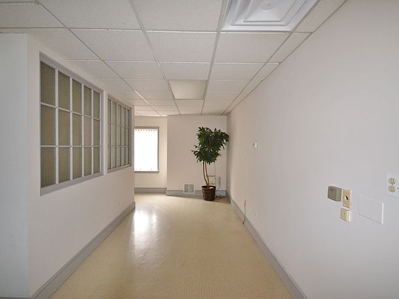 4th image of 919 Stratford Ave #Unit 2