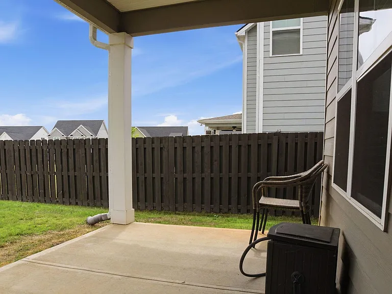 2638 Laurens St — Photo 38