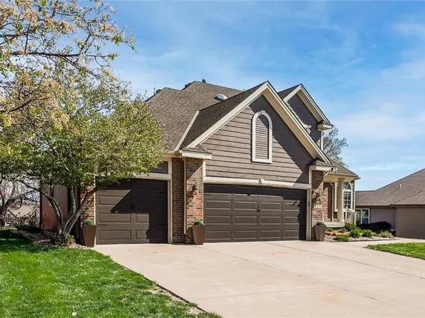 1024 SW Whistle Dr, Lees Summit, MO 64082