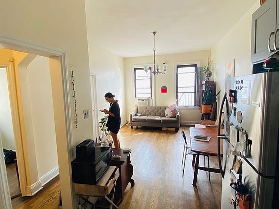 3rd image of 258 Graham Ave APT 4R
