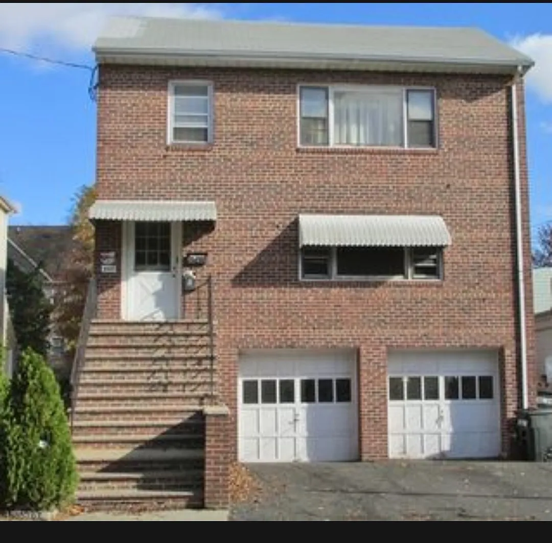 3 bed, 1100 sqft, $2,900 — Photo 3