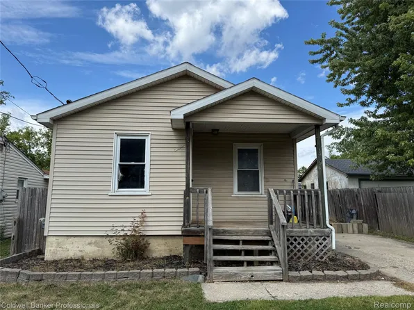 1389 Norton St, Burton, MI 48529