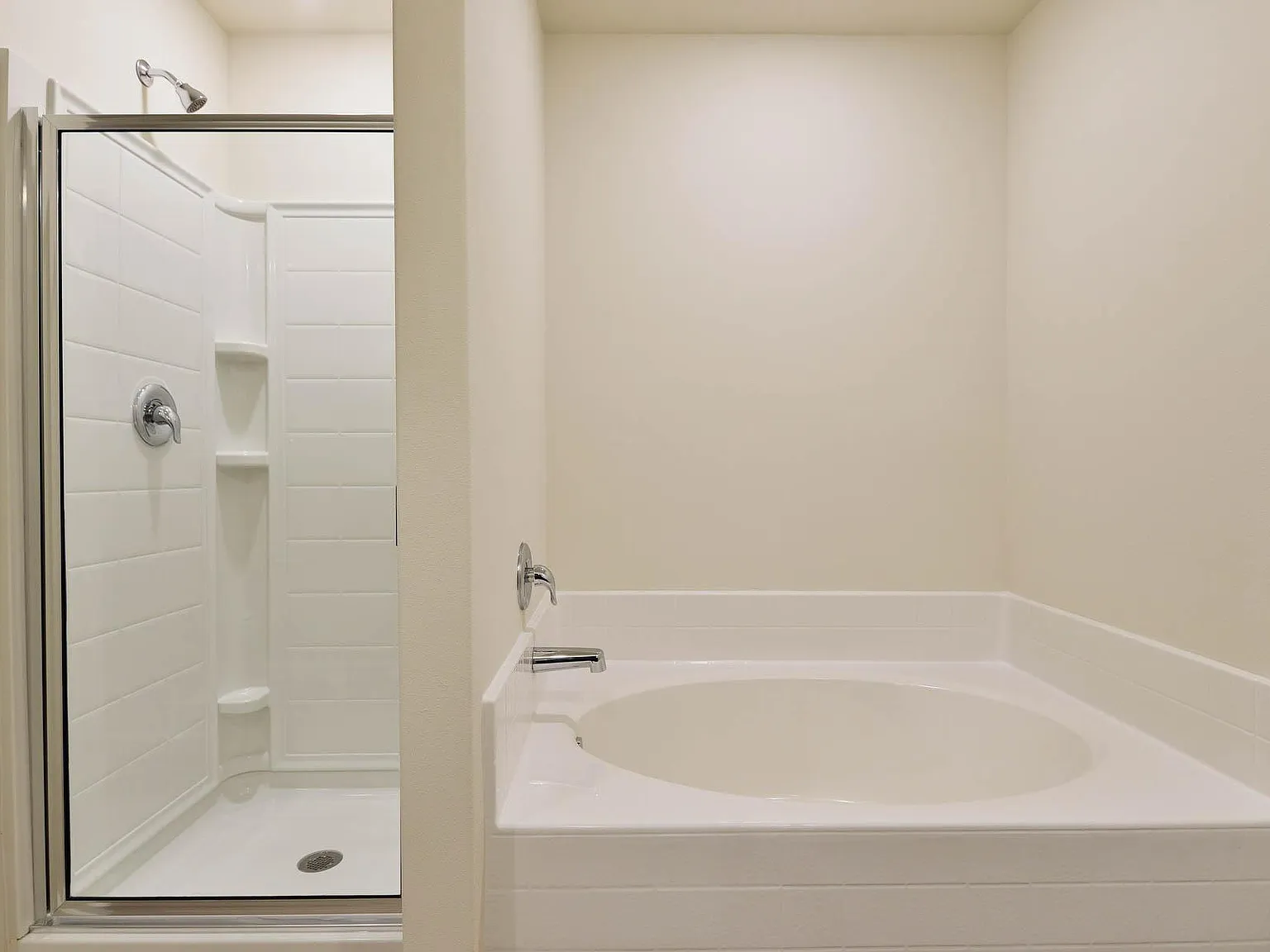 5 bed, 2.5 bath, 2175 sqft, $3,150 — Photo 4