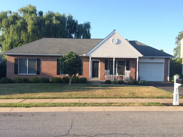 883 Parkside Ln, Lancaster, PA 17601