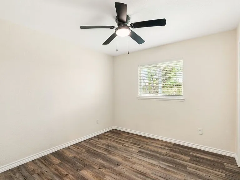 11903 Edgar St — Photo 21