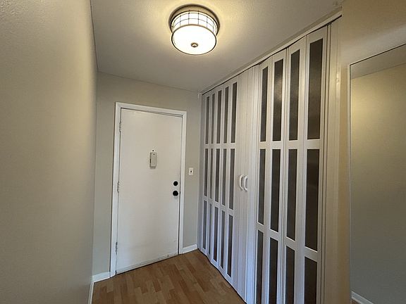 3rd image of 925 Springhill Dr #202