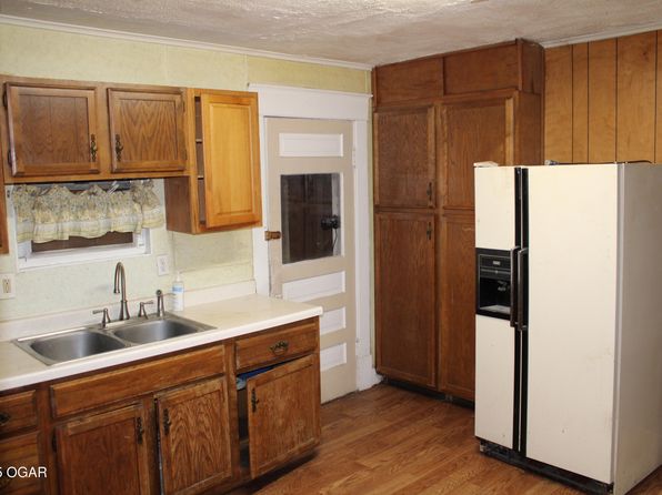 1015 W Daugherty St, Webb City, MO 64870