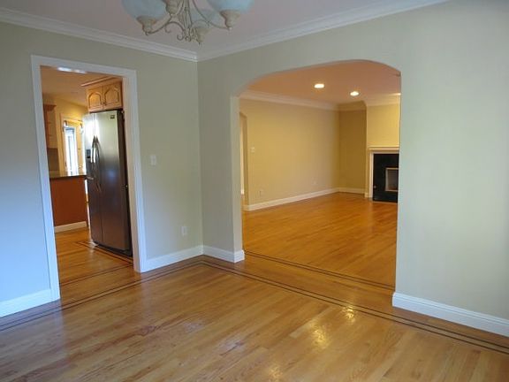 4th image of 431 Oak Ct
