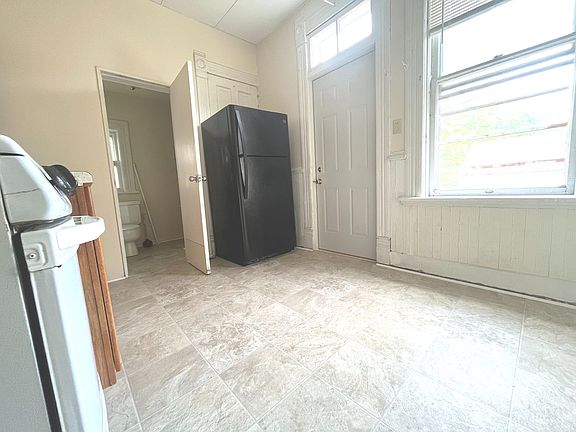 4th image of 1710-14 E Bradford Ave #1W