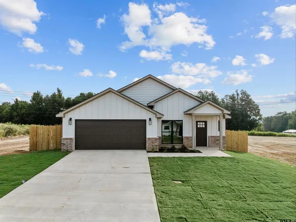 17426 Crossing Cir, Lindale, TX 75771