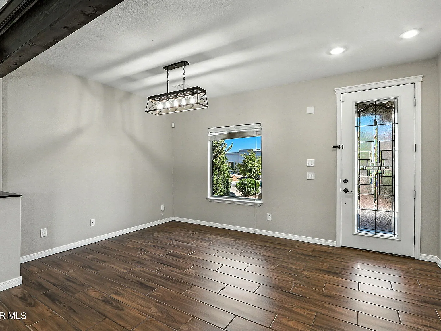 4 bed, 2.5 bath, 1941 sqft, $2,600 — Photo 3