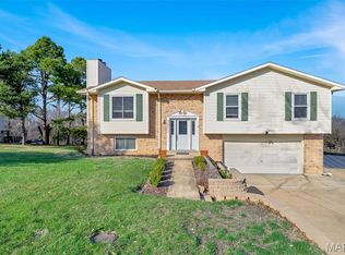 5051 Lancelot Ln, High Ridge, MO 63049