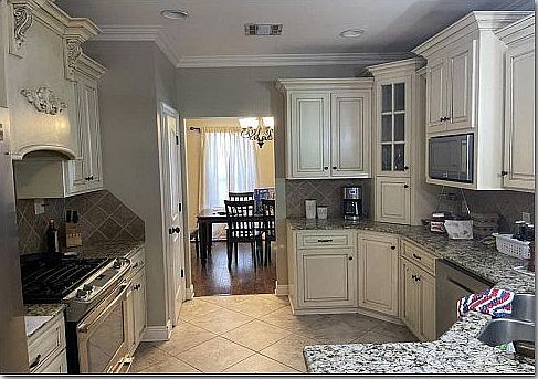 3rd image of 3006 Wesley Cir