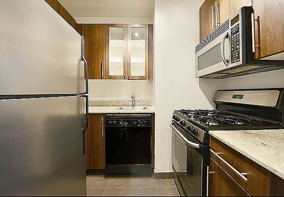5th image of 82 Beaver St APT 1407