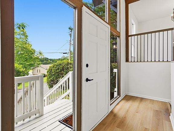 5th image of 905 23rd Ct NW