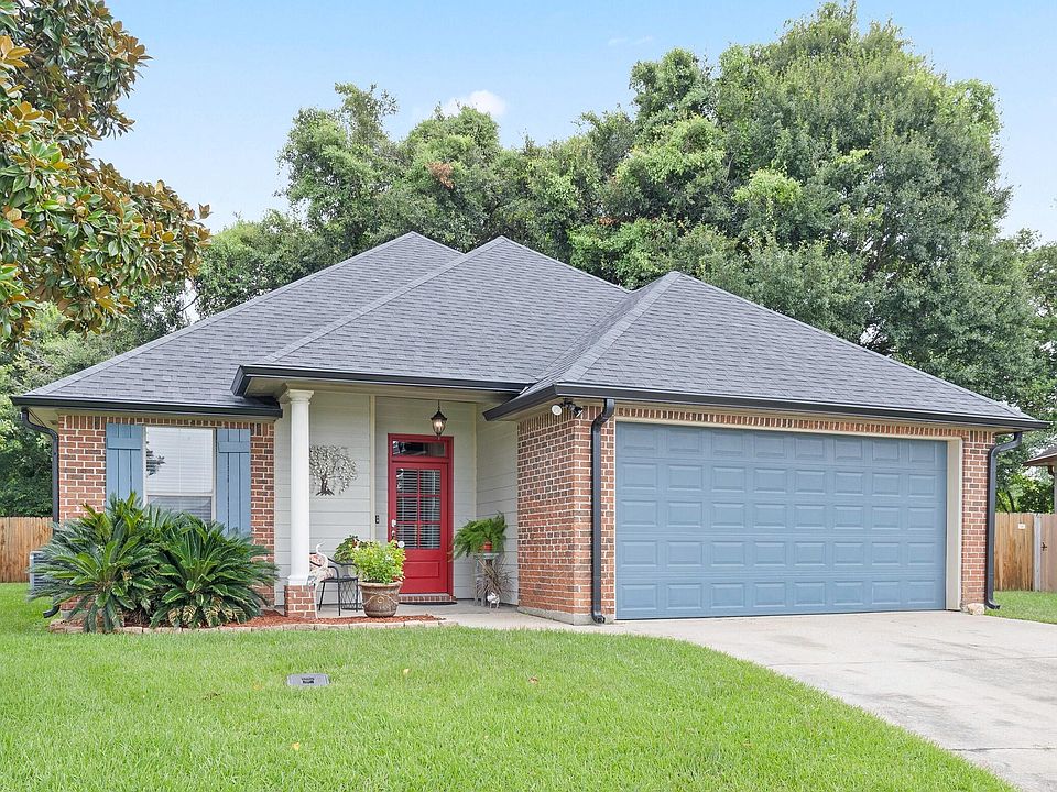 1st image of 136 Country Village Dr