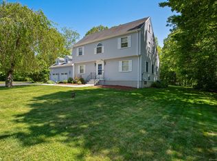 10 Colonial Dr, Clinton, CT 06413