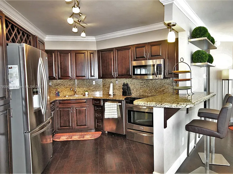 5151 Collins Ave #924 — Photo 6