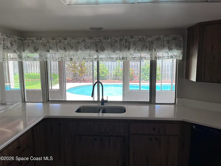 530 Rio Ln — Photo 8