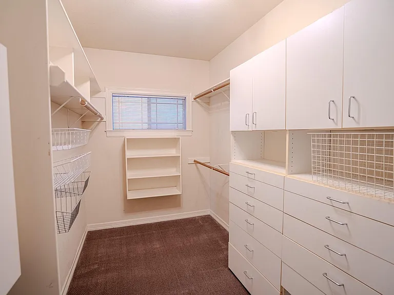 218 Hazeltine Dr — Photo 21