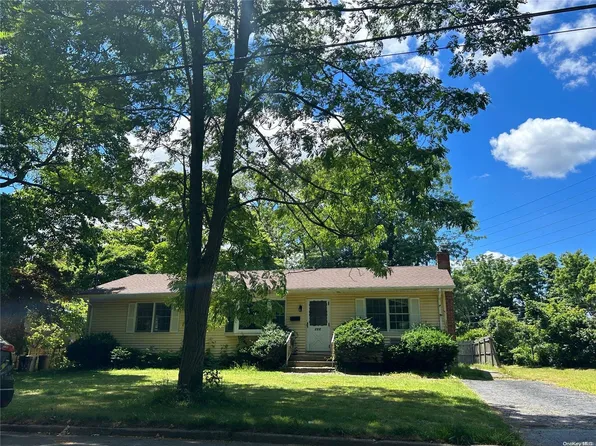 298 Jefferson Avenue, Saint James, NY 11780