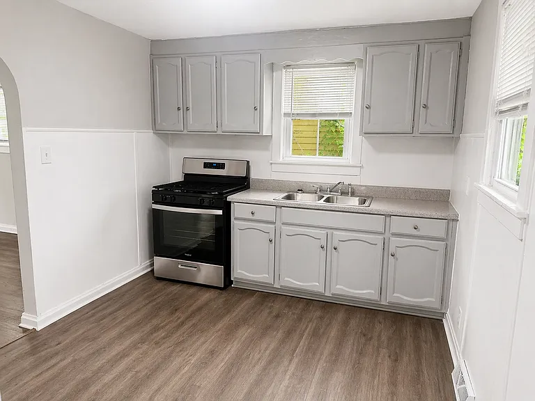 2924 Farrow Ave — Photo 2