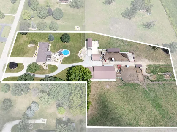 13632 8th St NW, Dyersville, IA 52040