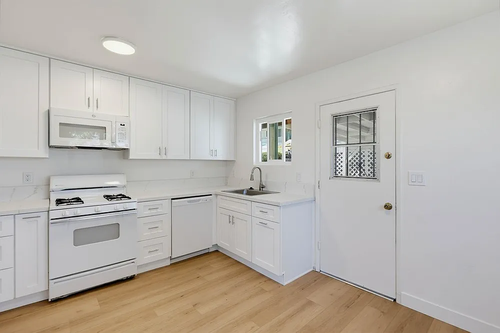 2 bed, 880 sqft, $2,650 — Photo 4