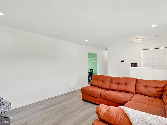 4th image of 2015 S Fountain Green Rd