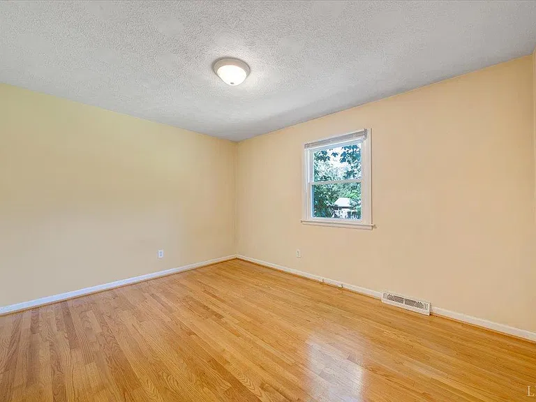 405 Oakland Cir — Photo 18